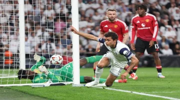 موعد مباراة مانشستر يونايتد وتوتنهام والقناة الناقلة مع الطاقم التعليقي الكامل